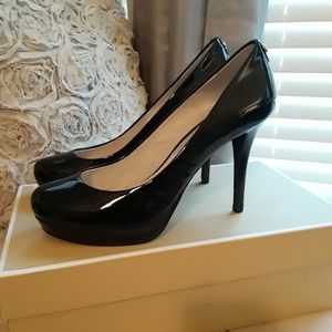 Micheal Kors Ionna Pump Patent sz 7.5
